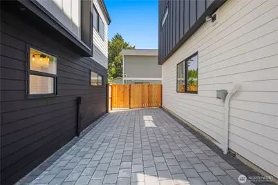 726 N 89th Street #B, Seattle, WA 98103 - Photo 32