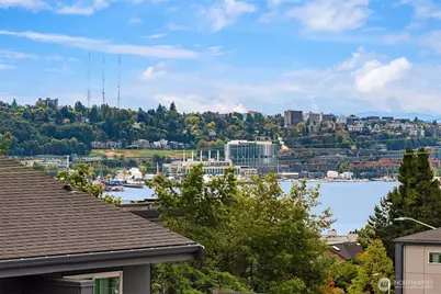 807 N 39th Street, Seattle, WA 98103 - Photo 12