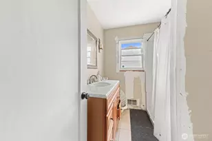 422 W 3rd St, Aberdeen, WA 98520 - Photo 10