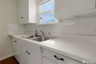 510 S 58th St, Tacoma, WA 98408 - Photo 10