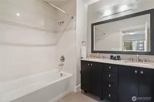 699 John St, Seattle, WA 98109 - Photo 12