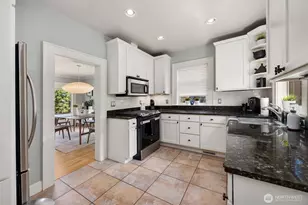43 W Etruria, Seattle, WA 98119 - Photo 8