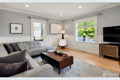 43 W Etruria, Seattle, WA 98119 - Photo 4