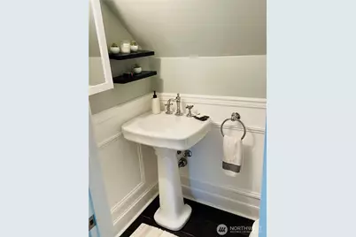 43 W Etruria, Seattle, WA 98119 - Photo 14