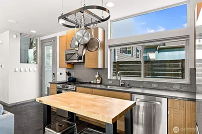 310 21st Avenue #B, Seattle, WA 98122 - Photo 4