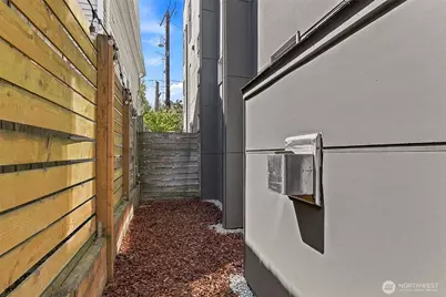 310 21st Avenue #B, Seattle, WA 98122 - Photo 24