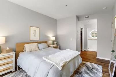 2034 Newport Way NW #11-1, Issaquah, WA 98027 - Photo 18