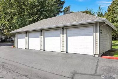 2034 Newport Way NW #11-1, Issaquah, WA 98027 - Photo 22