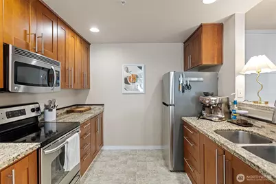2034 Newport Way NW #11-1, Issaquah, WA 98027 - Photo 8