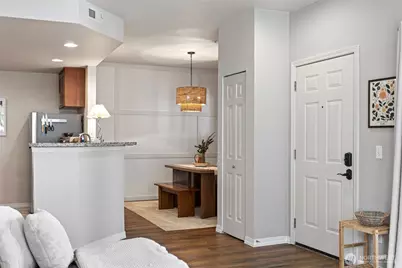 2034 Newport Way NW #11-1, Issaquah, WA 98027 - Photo 10