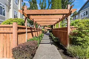 2034 Newport Way NW, Issaquah, WA 98027 - Photo 2