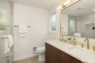 4331 NE 57th St, Seattle, WA 98105 - Photo 12