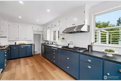 1009 W Crockett Street, Seattle, WA 98119 - Photo 16