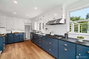 1009 W Crockett St, Seattle, WA 98119 - Photo 16