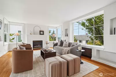 1009 W Crockett Street, Seattle, WA 98119 - Photo 8