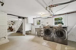 1009 W Crockett St, Seattle, WA 98119 - Photo 26