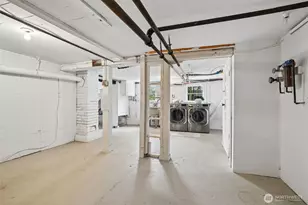 1009 W Crockett St, Seattle, WA 98119 - Photo 28
