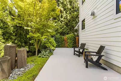 10402 NE 15th Street, Bellevue, WA 98004 - Photo 28