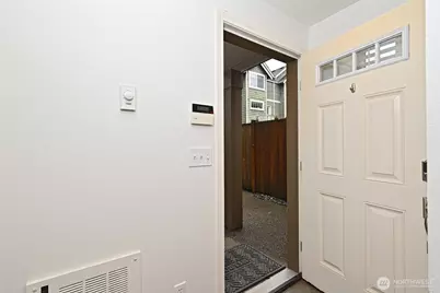 8509 Midvale Avenue N #C, Seattle, WA 98103 - Photo 2