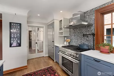 4124 Burke Avenue N, Seattle, WA 98103 - Photo 14