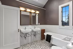 4124 Burke Ave N, Seattle, WA 98103 - Photo 20
