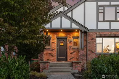 4124 Burke Avenue N, Seattle, WA 98103 - Photo 2