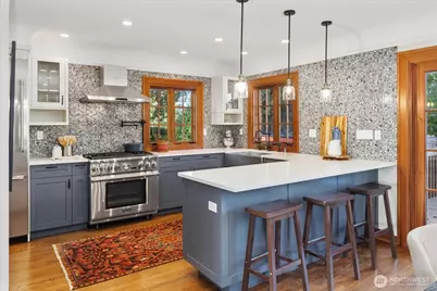 4124 Burke Avenue N, Seattle, WA 98103 - Photo 10