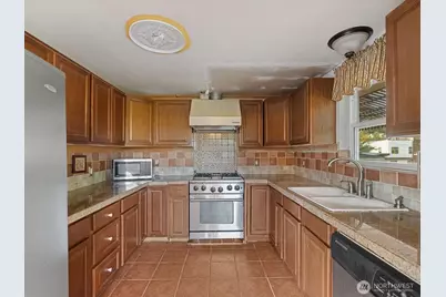 4631 47th Avenue S, Seattle, WA 98118 - Photo 6