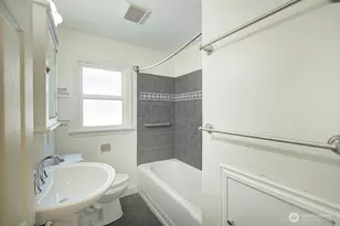 1210 NE 95th St, Seattle, WA 98115 - Photo 14