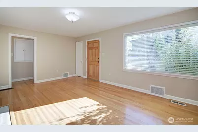 1210 NE 95th Street, Seattle, WA 98115 - Photo 6