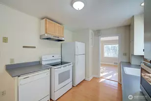 1210 NE 95th St, Seattle, WA 98115 - Photo 8