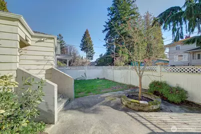 1210 NE 95th Street, Seattle, WA 98115 - Photo 2