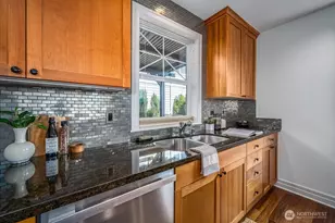 518 Prospect St, Seattle, WA 98109 - Photo 12