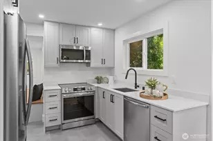 10322 Ashworth Ave N, Seattle, WA 98133 - Photo 8