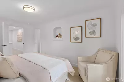 10322 Ashworth Avenue N, Seattle, WA 98133 - Photo 12