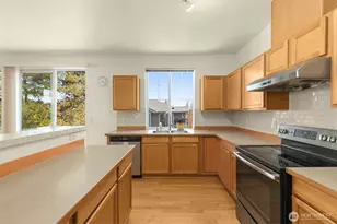 6895 Holly Park Dr S, Seattle, WA 98118 - Photo 10