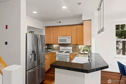 12721 SE 41st Place #214, Bellevue, WA 98006 - Photo 10