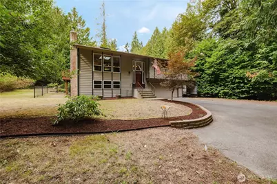 8206 University Point Circle NE, Bremerton, WA 98311 - Photo 2