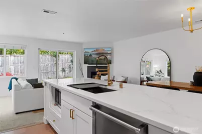 901 E Marine View Drive #305, Everett, WA 98201 - Photo 2