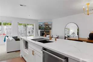 901 E Marine View Dr, Everett, WA 98201 - Photo 2
