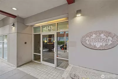 4343 Roosevelt Way NE #404, Seattle, WA 98105 - Photo 2
