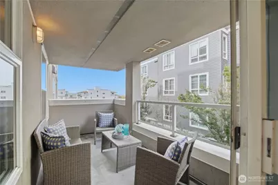 4343 Roosevelt Way NE #404, Seattle, WA 98105 - Photo 6