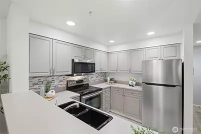 4343 Roosevelt Way NE #404, Seattle, WA 98105 - Photo 12