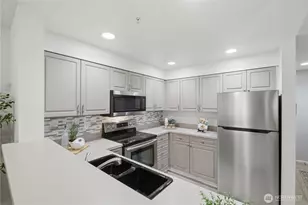4343 Roosevelt Way NE, Seattle, WA 98105 - Photo 12