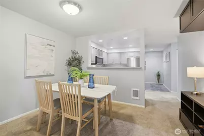 4343 Roosevelt Way NE #404, Seattle, WA 98105 - Photo 8