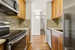 800 N Allen Pl, Seattle, WA 98103 - Photo 10