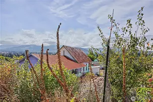 1027 W 7th St, Port Angeles, WA 98363 - Photo 2