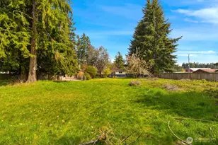 11122 Angeline Rd E, Bonney Lake, WA 98391 - Photo 10