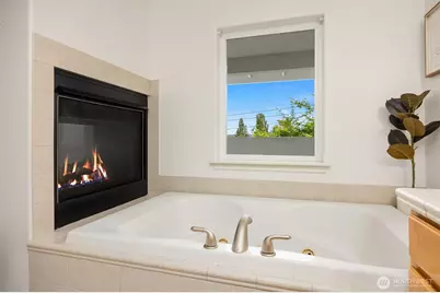 9021 Sand Point Way NE, Seattle, WA 98115 - Photo 18