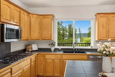 9021 Sand Point Way NE, Seattle, WA 98115 - Photo 10